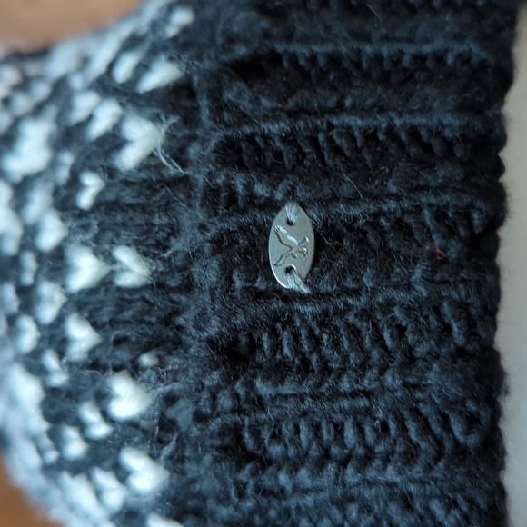 American Eagle. Unisex Heavy-Knit Toque. Black and White Patterned - Picture 4 of 6